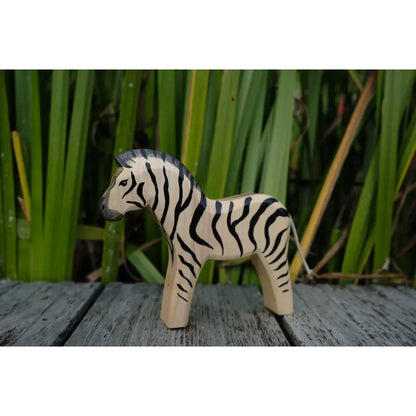 Handgeschnitztes Holz-Zebra-Spielzeug mit schwarzen Streifen im Produkt Zebra